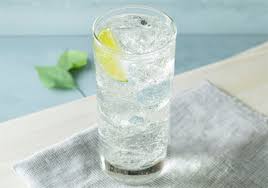 Agua Com gas e limão espremido 